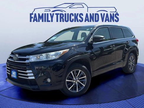 Used 2018 Toyota Highlander XLE AWD/4WD image 1