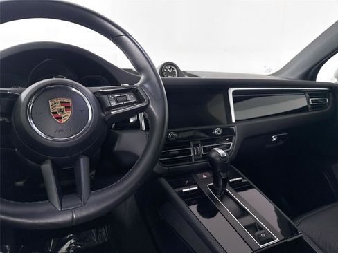 Used 2024 Porsche Macan Turbo image 33