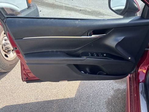 Used 2018 Toyota Camry XSE image 7