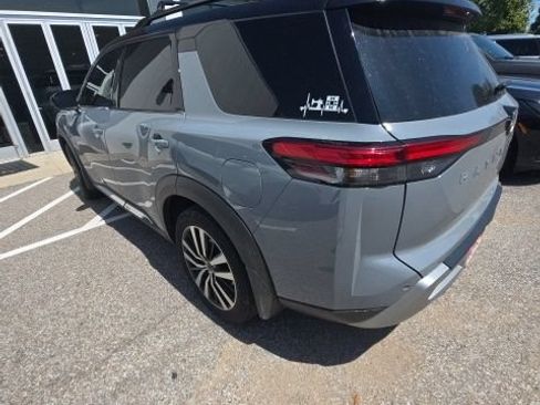 Used 2024 Nissan Pathfinder Platinum w/ Cargo Package AWD/4WD image 4