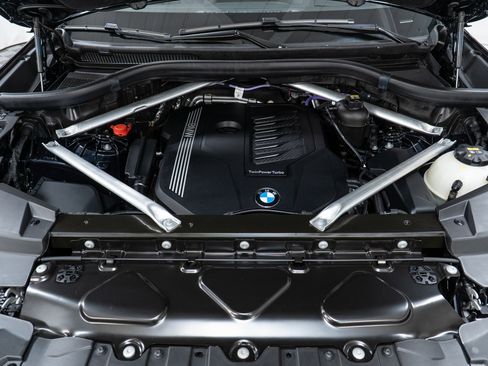 Certified 2022 BMW X5 xDrive40i w/ M Sport Package image 9