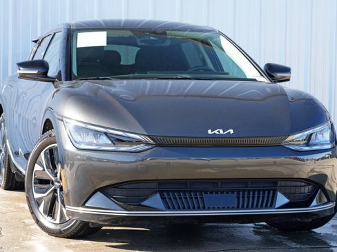 Used 2022 Kia EV6 Wind image 2