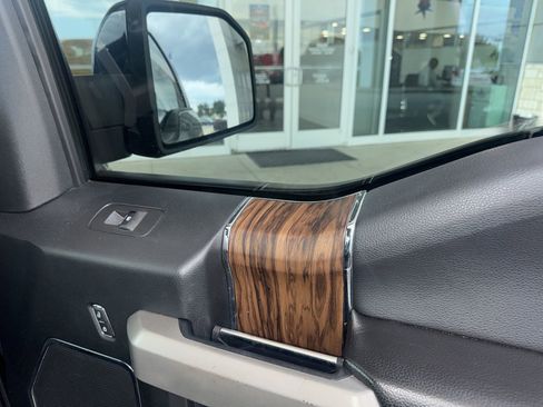 Used 2018 Ford F150 Lariat w/ Equipment Group 502A Luxury AWD/4WD image 21