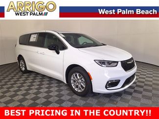 New 2025 Chrysler Pacifica Select w/ Uconnect Theater Family Group image 1