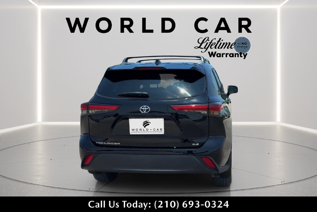 Used 2022 Toyota Highlander XLE FWD image 4