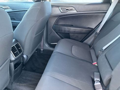 Used 2023 Kia Sportage LX image 12