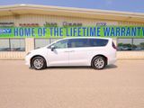 Used 2022 Chrysler Voyager LX image 3