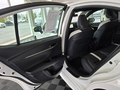 Used 2025 Toyota Camry SE image 37