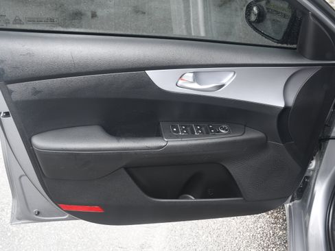 Used 2023 Kia Forte LXS FWD image 9