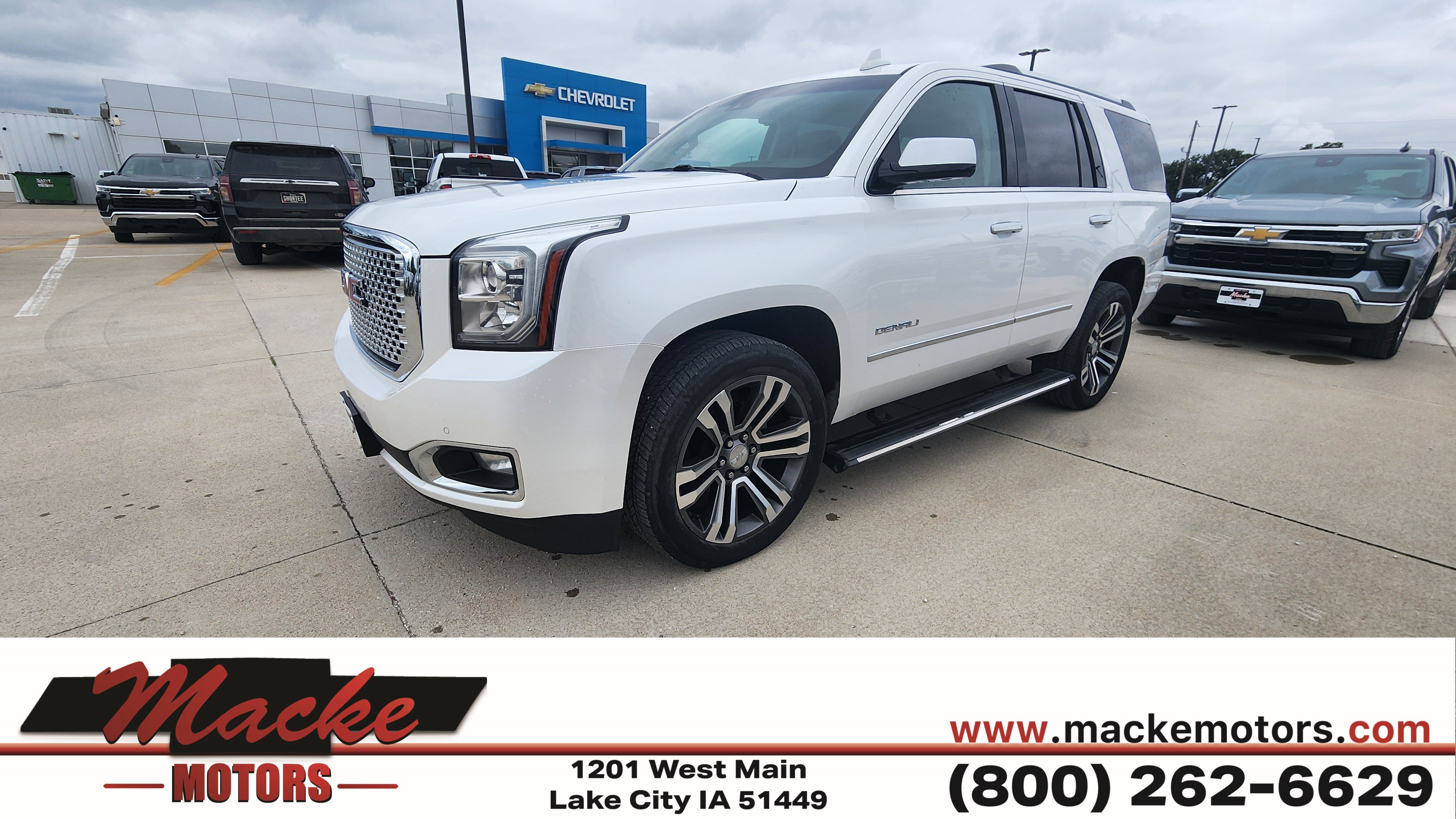 Used 2017 GMC Yukon Denali w/ Open Road Package AWD/4WD image 1