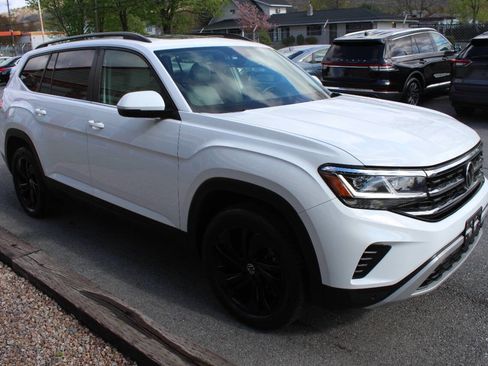 Used 2023 Volkswagen Atlas SE w/ Panoramic Sunroof Package image 5