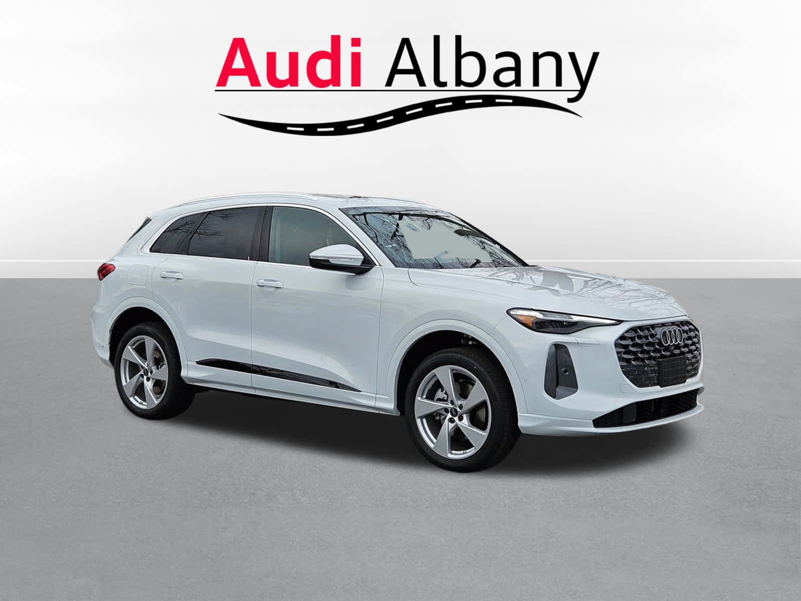 New 2025 Audi Q5 Premium Plus w/ Premium Plus AWD/4WD image 2