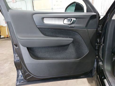 Used 2024 Volvo XC40 B5 Plus w/ Climate Package image 27