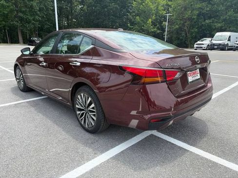 Used 2024 Nissan Altima 2.5 SV FWD image 2