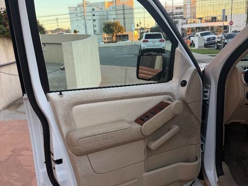 Used 2006 Ford Explorer Eddie Bauer image 24