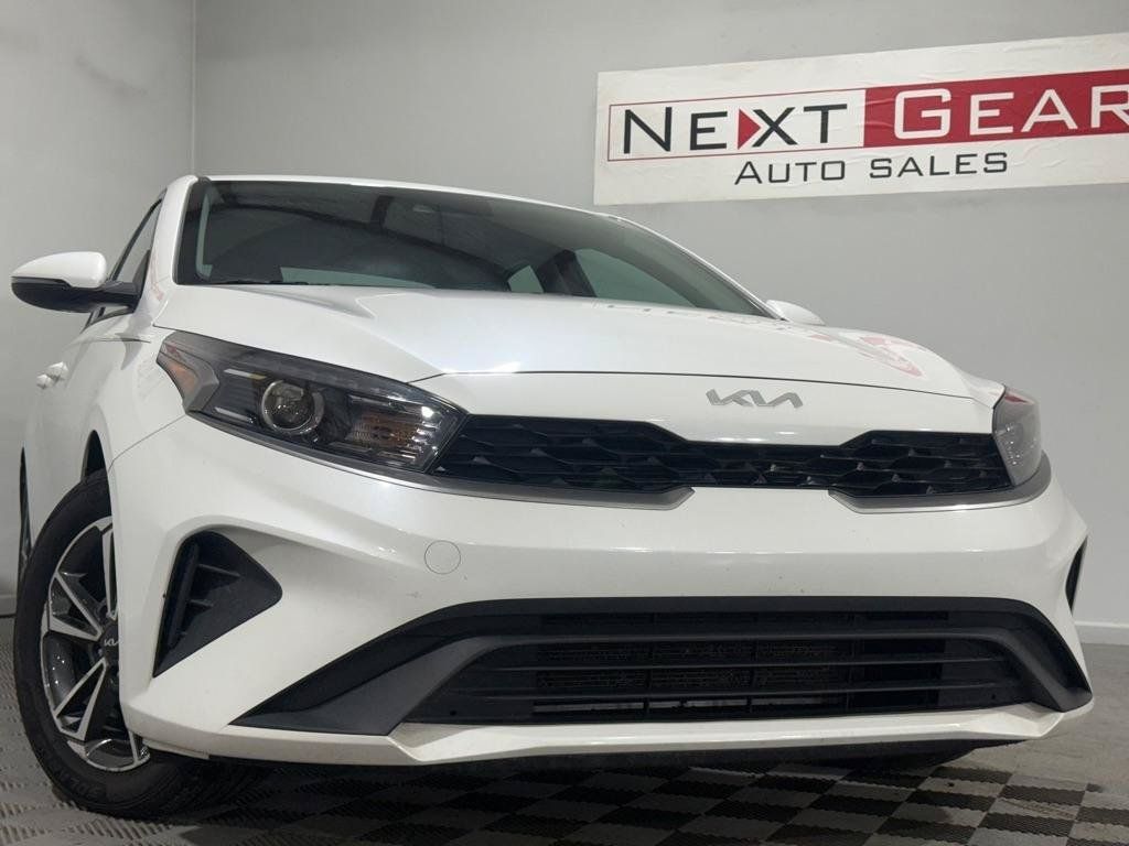 Used 2023 Kia Forte LXS w/ LXS Technology Package FWD image 3