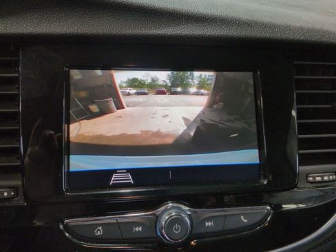 Used 2022 Buick Encore Preferred AWD/4WD image 11