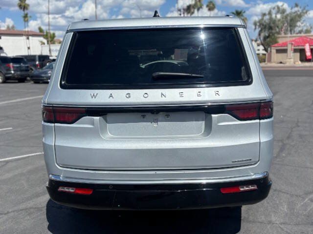 Used 2024 Jeep Wagoneer L Series II RWD image 4