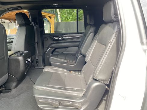Used 2022 GMC Yukon XL Denali AWD/4WD image 16