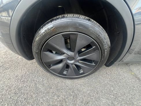 Used 2025 Tesla Model Y Long Range RWD image 32