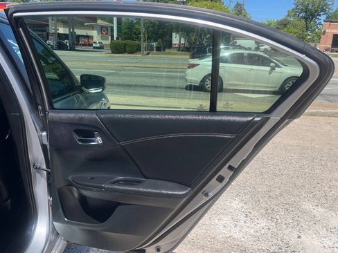 Used 2017 Honda Accord Sport image 13