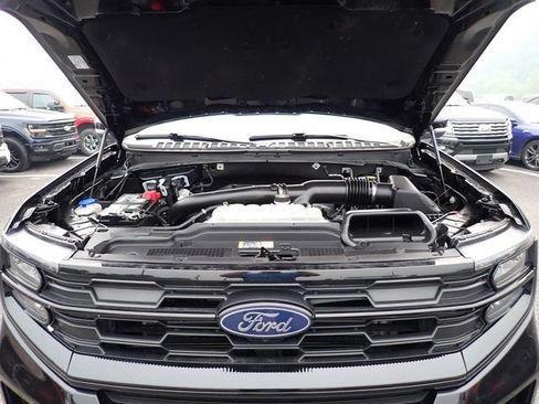 Used 2025 Ford Expedition Active AWD/4WD image 16