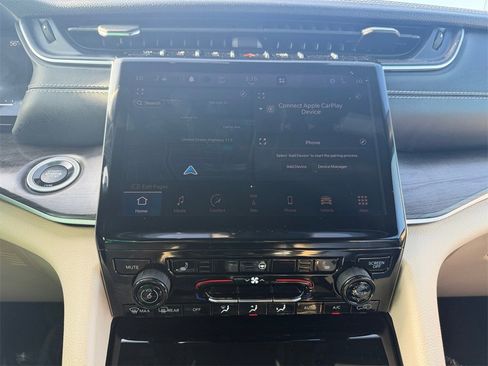 Used 2024 Jeep Grand Cherokee Limited image 21