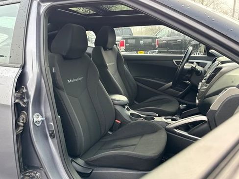 Used 2017 Hyundai Veloster Value Edition image 25