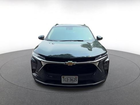 Used 2025 Chevrolet Trax LT FWD image 4