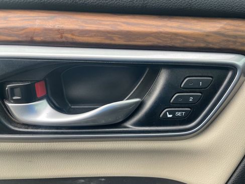 Used 2018 Honda CR-V Touring image 39