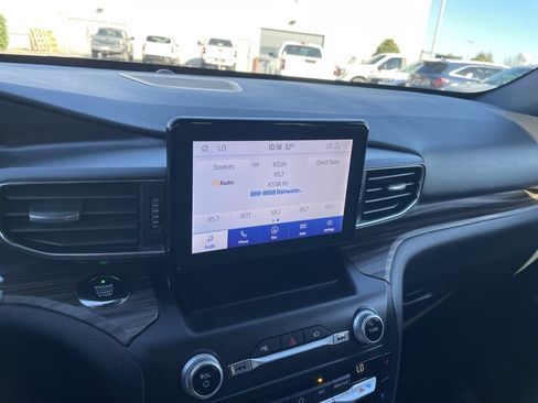 Used 2020 Ford Explorer Limited image 16