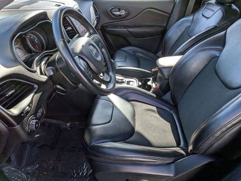 Used 2019 Jeep Cherokee Trailhawk w/ Cold Weather Group AWD/4WD image 17