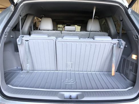 Used 2018 Toyota Highlander XLE image 30