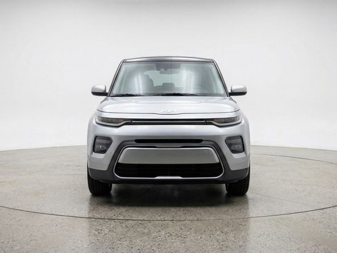 Used 2025 Kia Soul LX w/ LX Technology Package FWD image 2