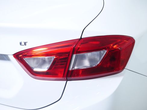 Used 2017 Chevrolet Cruze LT w/ Sun And Sound Package FWD image 17