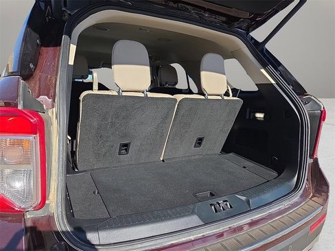 Used 2023 Ford Explorer Limited w/ Limited Technology Package image 8