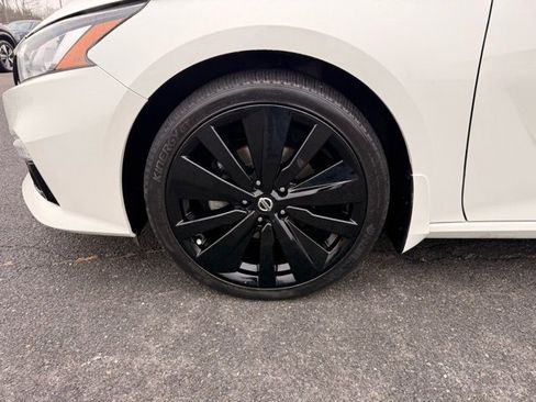 Certified 2021 Nissan Altima 2.5 Platinum image 9