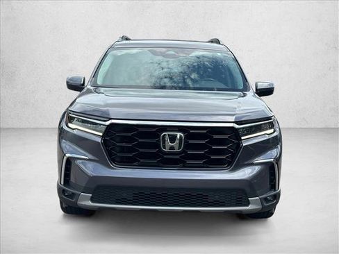 Used 2024 Honda Pilot Touring image 2