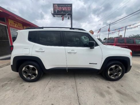 Used 2016 Jeep Renegade Sport w/ Power & Air Group image 4