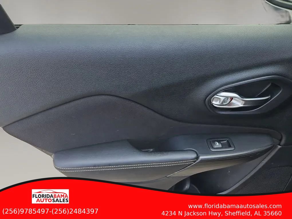 Used 2016 Jeep Cherokee Latitude w/ Safety/Convenience Group FWD image 9