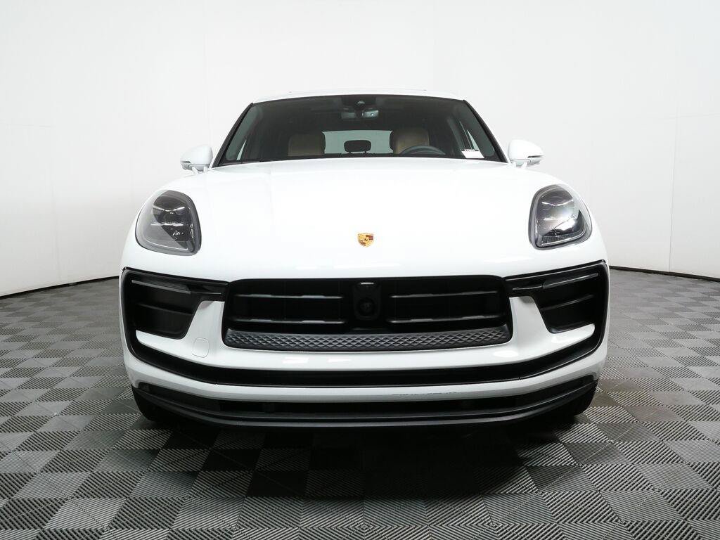 Certified 2026 Porsche Macan AWD/4WD image 36