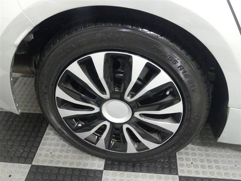 Used 2022 Toyota Corolla LE FWD image 16