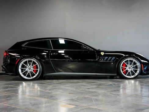 Used 2018 Ferrari GTC4Lusso AWD/4WD image 4
