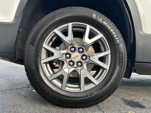 Used 2020 GMC Acadia SLT image 18