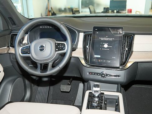 New 2026 Volvo XC90 B5 Plus image 22