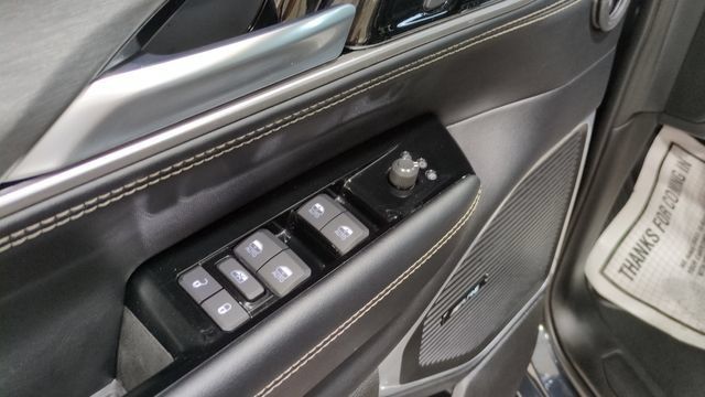 Used 2025 Jeep Wagoneer 4WD w/ Premium Group I image 31