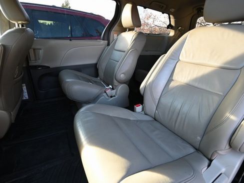 Used 2018 Toyota Sienna XLE Premium image 7