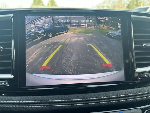 Used 2022 Chrysler Pacifica Touring-L AWD/4WD image 26
