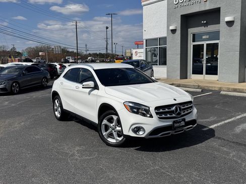 Used 2018 Mercedes-Benz GLA 250 4MATIC w/ Premium Package image 9