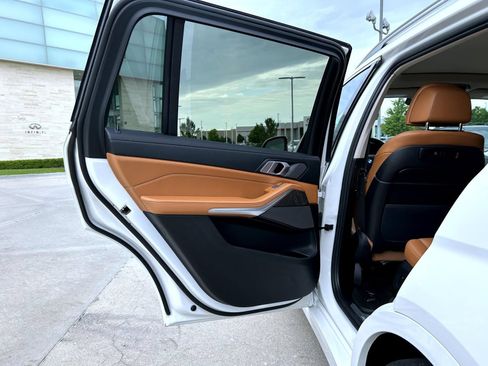 Used 2020 BMW X7 xDrive40i w/ Premium Package AWD/4WD image 22